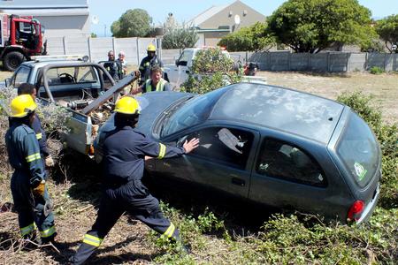 Die voertuig waarmee Elsabé van der Merwe van Kleinbaai gelukkig was om geen beserings op te doen nie, nadat die voertuig deur die bosse naby die Stanford’s Cove-afrit buite beheer geraak het.  